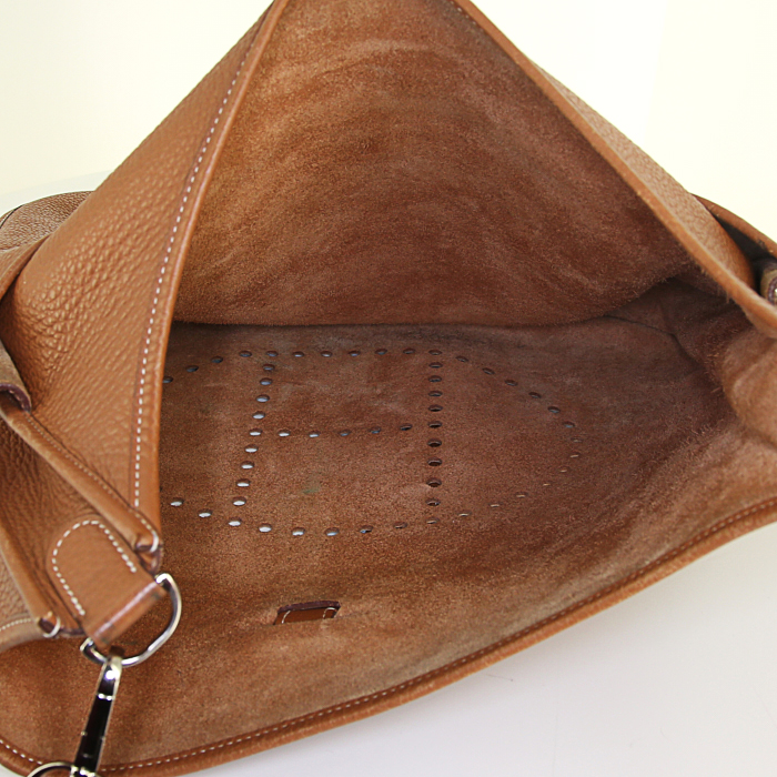Hermes Evelyne size XL shoulder bag in gold togo leather - Detail D2