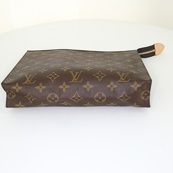 Pochette Louis Vuitton en toile monogram enduite et cuir naturel - Detail D4