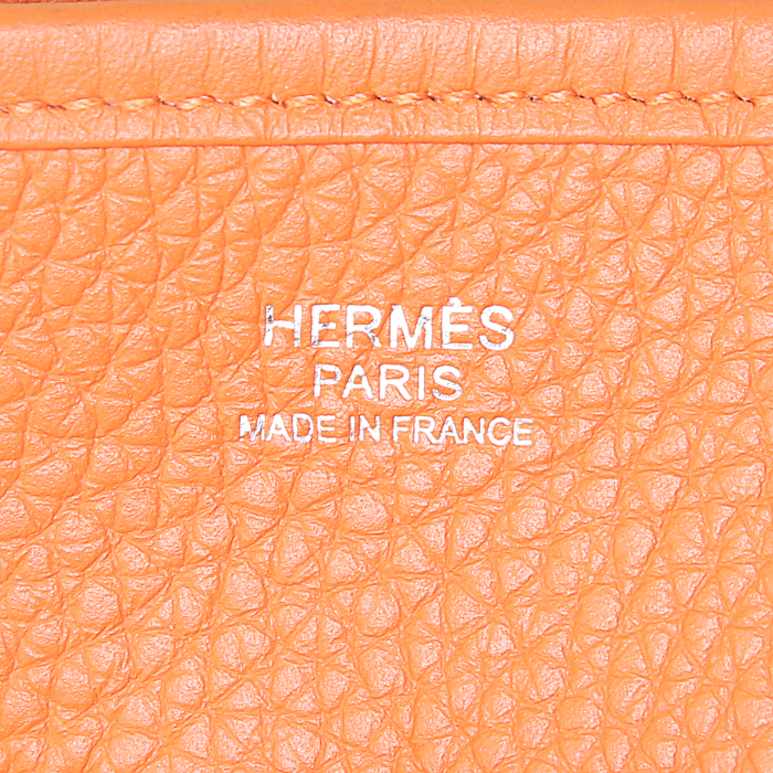 Sac bandoulière Hermes Evelyne moyen modèle en cuir togo orange - Detail D3