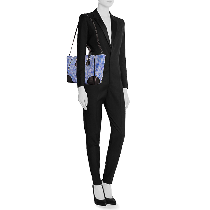 Bolso de mano Louis Vuitton Phenix en cuero Epi azul y cuero negro - Detail D2