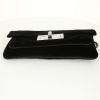 Clutch de noche Chanel 2.55 en terciopelo negro - Detail D5 thumbnail