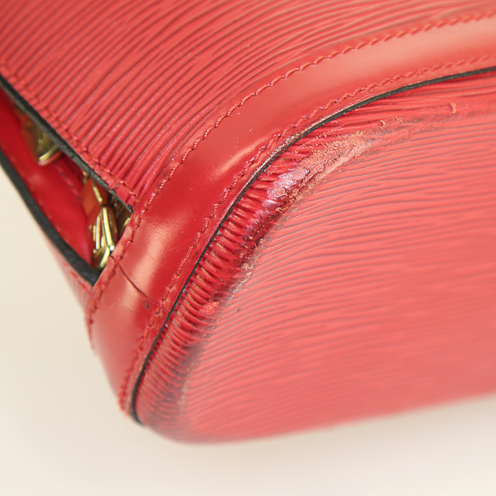 Bolso de mano Louis Vuitton Lussac en cuero Epi rojo - Detail D5