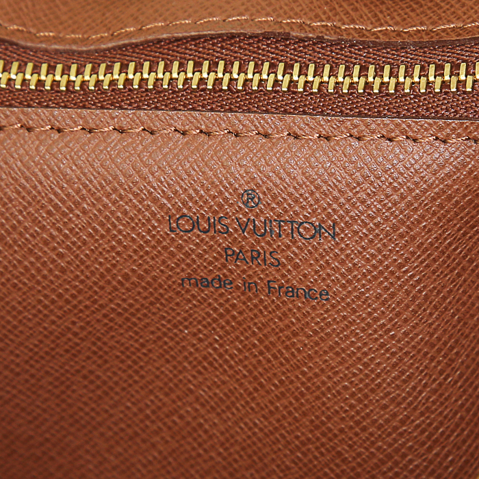 Bolsito de mano Louis Vuitton Marly en lona Monogram revestida marrón y cuero natural - Detail D3