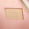 Bolsito de mano Louis Vuitton Pochette accessoires en charol rosa pálido y cuero natural - Detail D3 thumbnail
