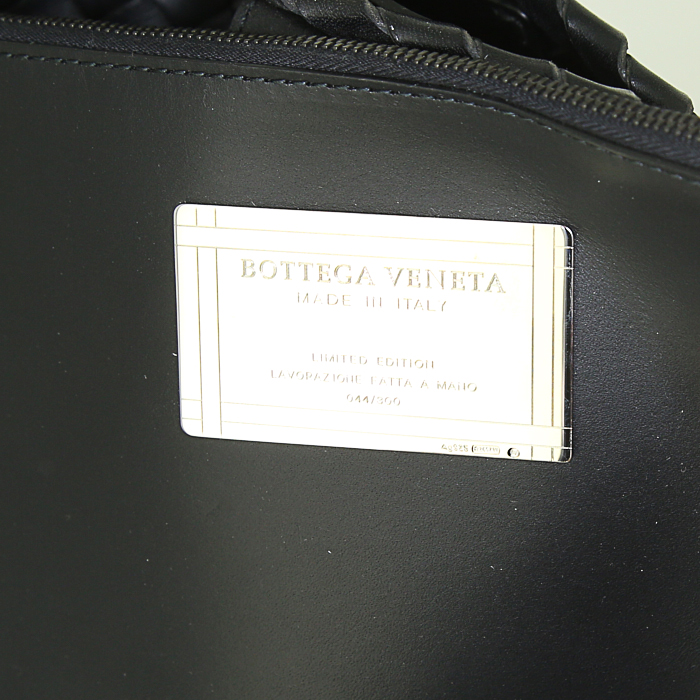 Shopping bag Bottega Veneta Cabat in pelle intrecciata nera - Detail D3