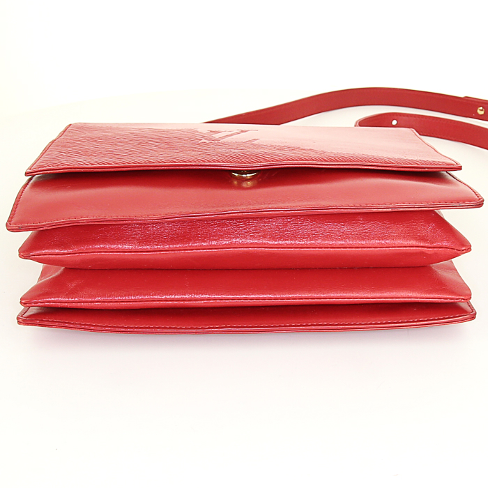 Louis Vuitton Opéra bag worn on the shoulder or carried in the hand in red leather and red epi leather - Detail D5