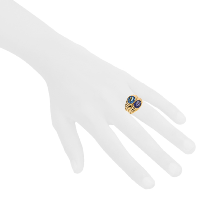 Anello Bulgari in oro giallo,  topazio blu e cordierite - Detail D1