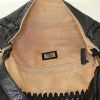 Bolso de mano Fendi Baguette en cuero negro - Detail D2 thumbnail