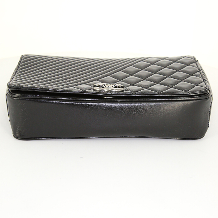 Chanel Editions Limitées shoulder bag in black chevron quilted leather - Detail D5