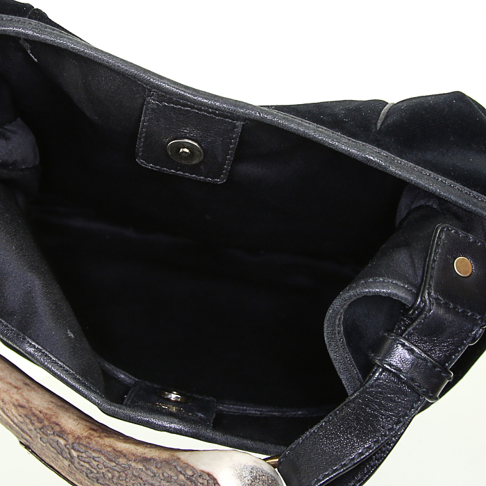 Bolso de mano Yves Saint Laurent Mombasa en terciopelo negro y cuero negro - Detail D2