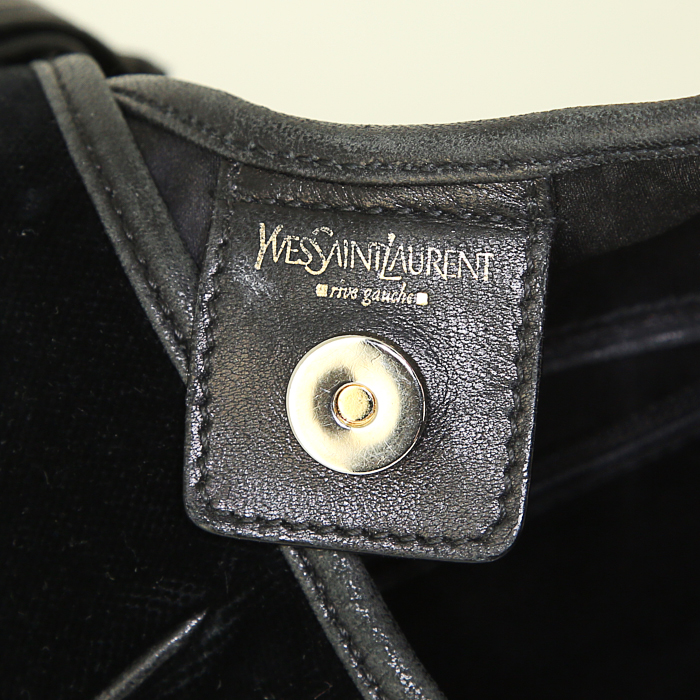 Bolso de mano Yves Saint Laurent Mombasa en terciopelo negro y cuero negro - Detail D3