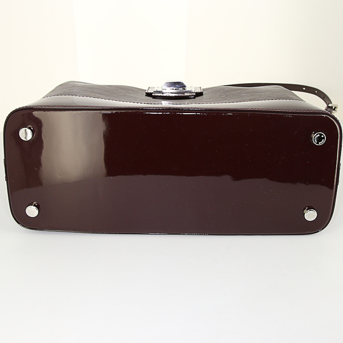 Sac à main Louis Vuitton Mirabeau en cuir épi vernis prune - Detail D5