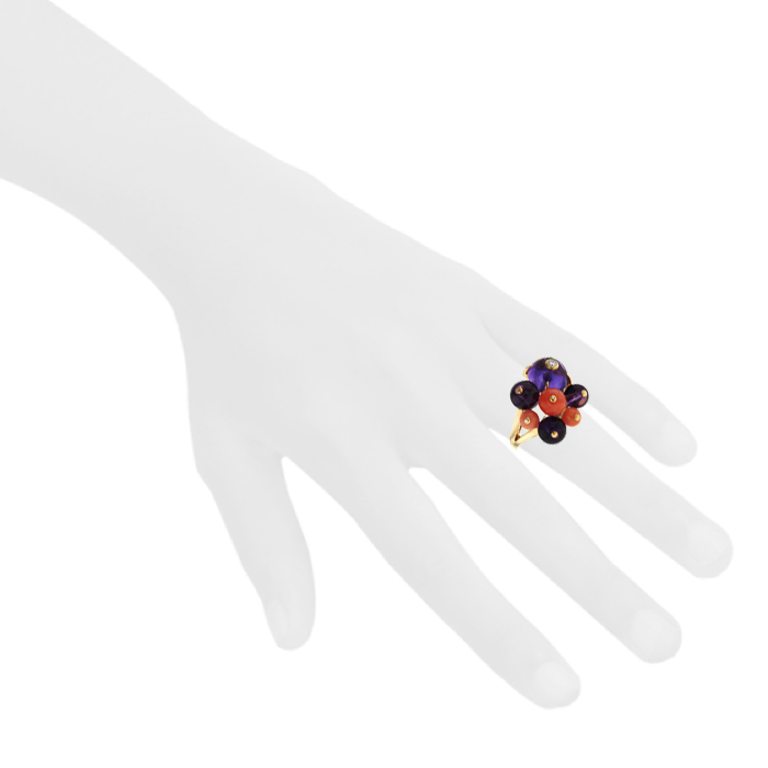 Cartier Délice de Goa medium model ring in yellow gold,  amethysts and coral and in diamond - Detail D1