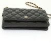 Chanel Wallet on Chain shoulder bag in black quilted grained leather - Detail D5 thumbnail