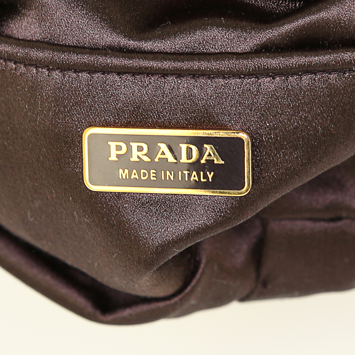 Bolso de mano Prada en terciopelo bicolor rojo y negro y cuero marrón - Detail D3