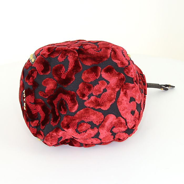 Sac à main Prada en velours bicolore rouge et noir et cuir marron - Detail D4