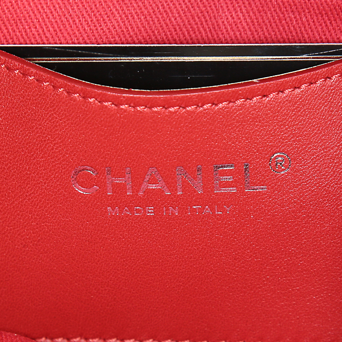 Sac à main Chanel Just Mademoiselle en cuir vernis matelassé rouge - Detail D3