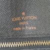 Porta-documentos Louis Vuitton Voyage en cuero Epi negro - Detail D3 thumbnail