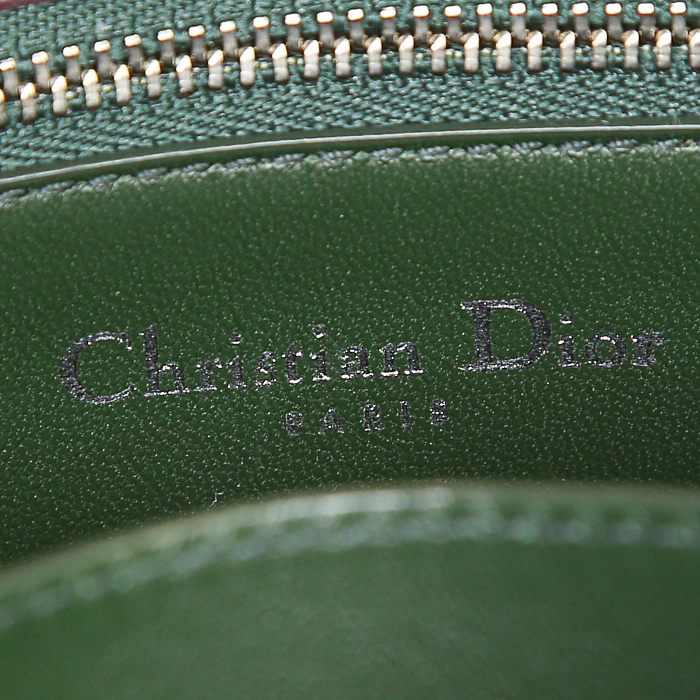 Sac bandoulière Dior Diorama mini en cuir violet Raisin - Detail D4