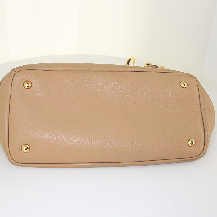 Prada shoulder bag in beige leather - Detail D4