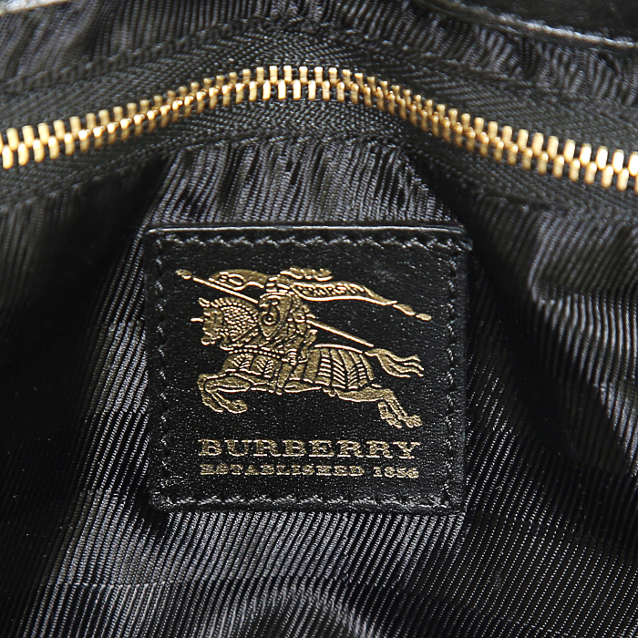 Burberry shopping bag in black quilted leather - Detail D3
