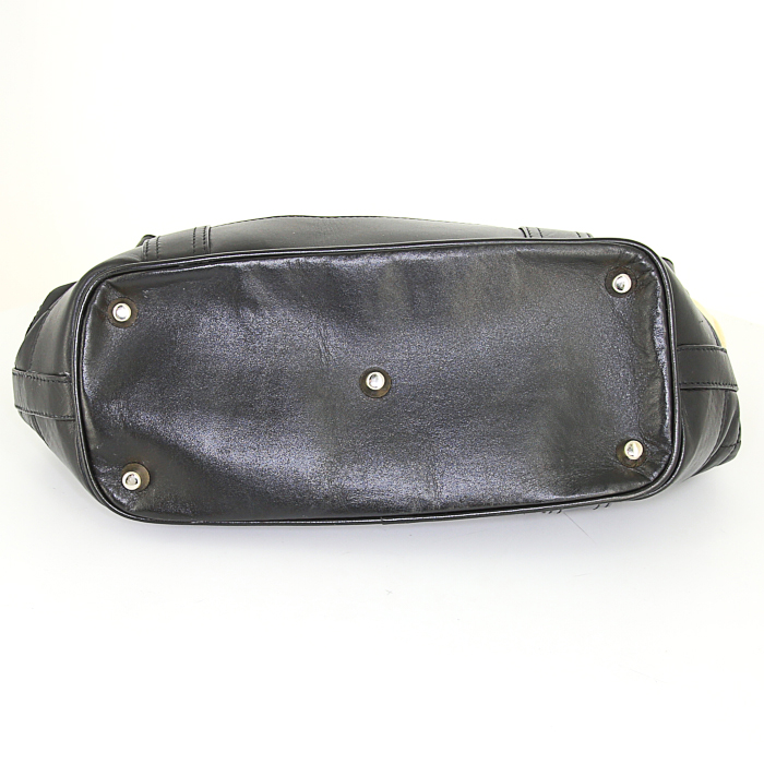Burberry shopping bag in black quilted leather - Detail D4