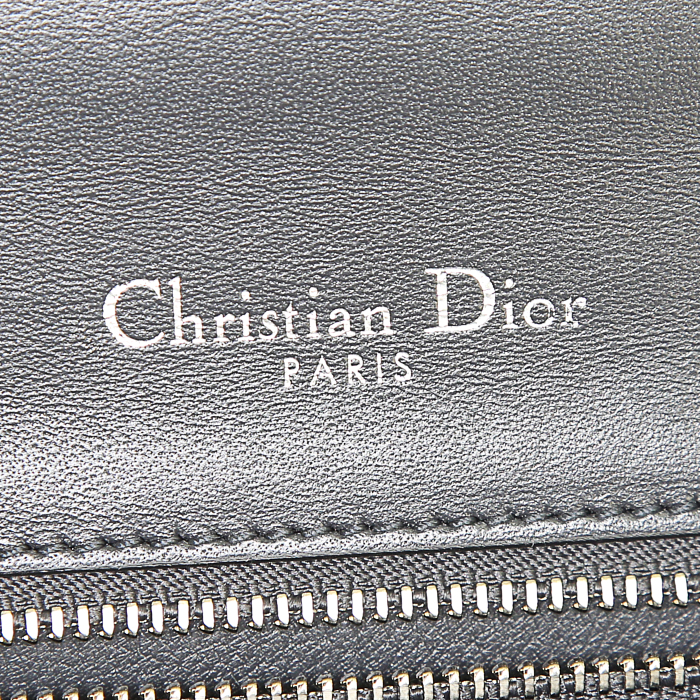 Sac bandoulière Dior Diorama en cuir argenté - Detail D4