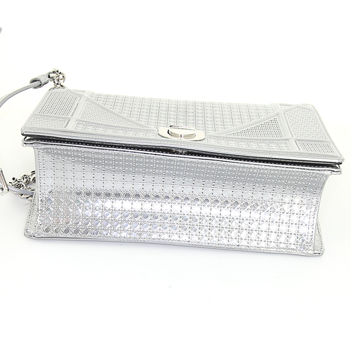 Dior Diorama shoulder bag in silver leather - Detail D5