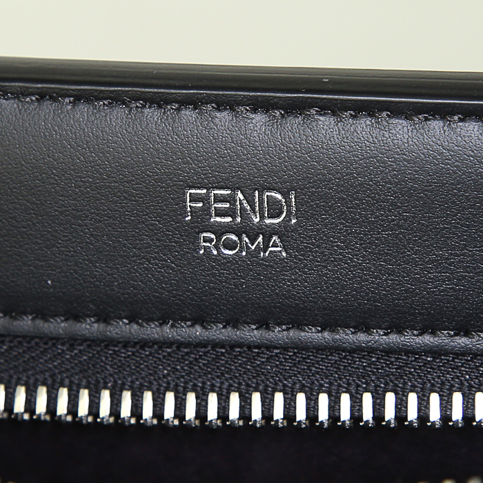 Fendi Dotcom shoulder bag in black leather - Detail D4