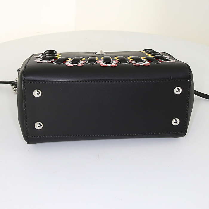 Fendi Dotcom shoulder bag in black leather - Detail D5