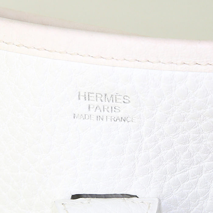Bolso bandolera Hermes Evelyne en cuero togo blanco - Detail D3