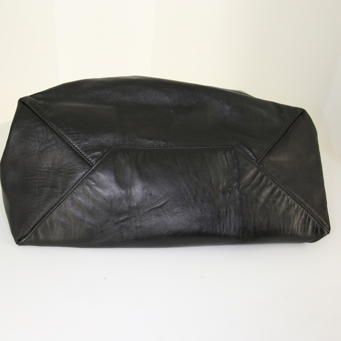Celine shopping bag in beige and black leather - Detail D4