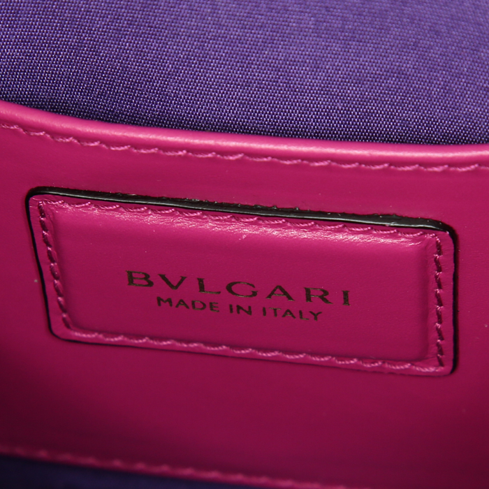 Bolso para llevar al hombro o en la mano Bulgari Serpenti en cuero rosa fucsia - Detail D4