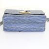 Bolso de mano Louis Vuitton Twist modelo mediano en cuero Epi azul - Detail D5 thumbnail
