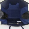 Bolso de mano Celine Tie Bag modelo grande en cuero azul oscuro y negro - Detail D2 thumbnail