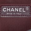 Borsa a tracolla Chanel Boy in pelle trapuntata grigio antracite con motivo a spina di pesce - Detail D4 thumbnail
