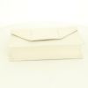 Bolso bandolera Saint Laurent Betty en cuero blanco - Detail D5 thumbnail