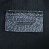 Bolsito de mano Givenchy en cuero negro - Detail D3 thumbnail