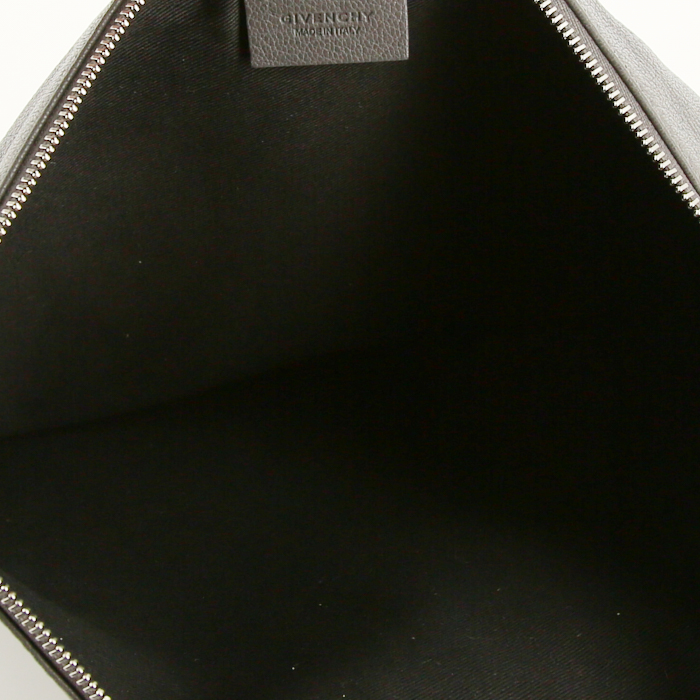 Givenchy pouch in grey leather - Detail D2