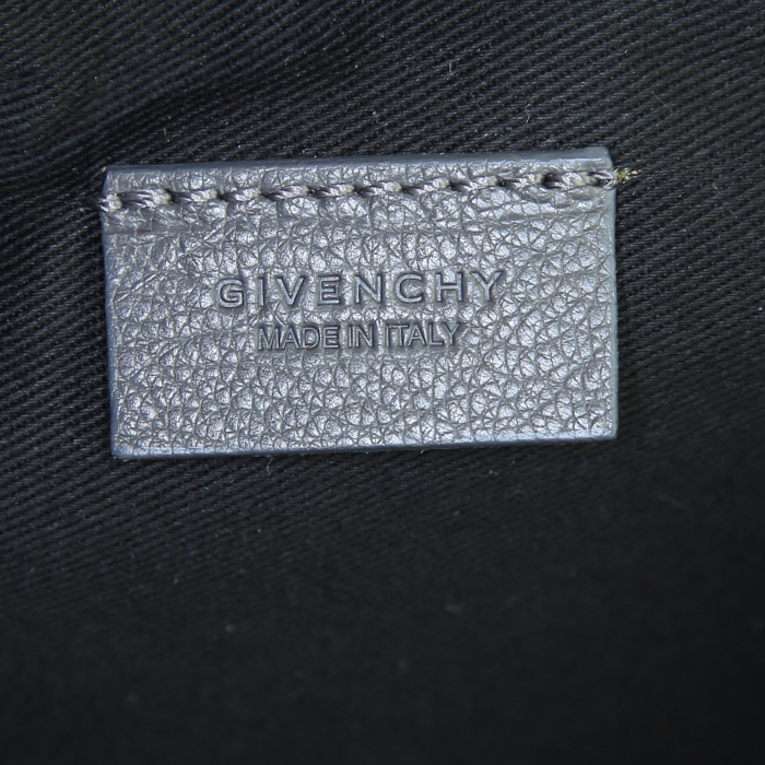 Bolsito de mano Givenchy en cuero gris - Detail D3