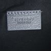 Bolsito de mano Givenchy en cuero gris - Detail D3 thumbnail