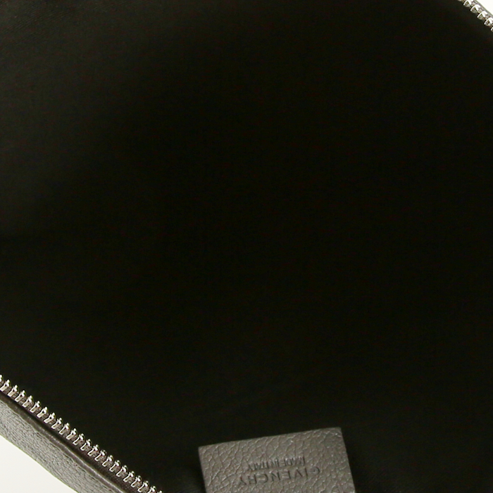 Pochette Givenchy  Antigona pochette en cuir gris - Detail D2