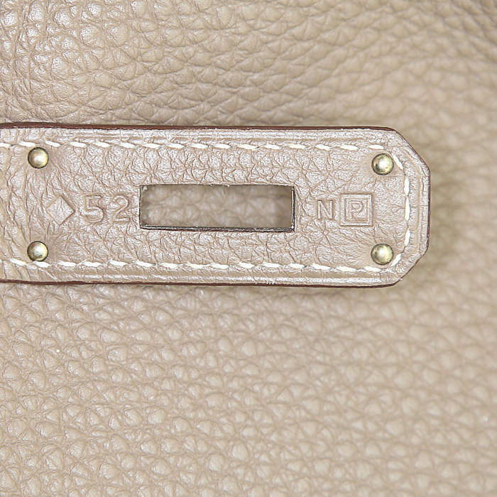 Hermes Kelly 35 cm handbag in etoupe togo leather - Detail D5