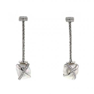 Paire de pendants d'oreilles Fred Baie des Anges en platine,  diamants et perles blanches Paire de pendants d'oreilles Fred Baie des Anges en platine,  diamants et perles blanches
