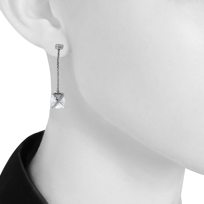 Paire de pendants d'oreilles Fred Baie des Anges en or blanc,  perles et diamants - Detail D1