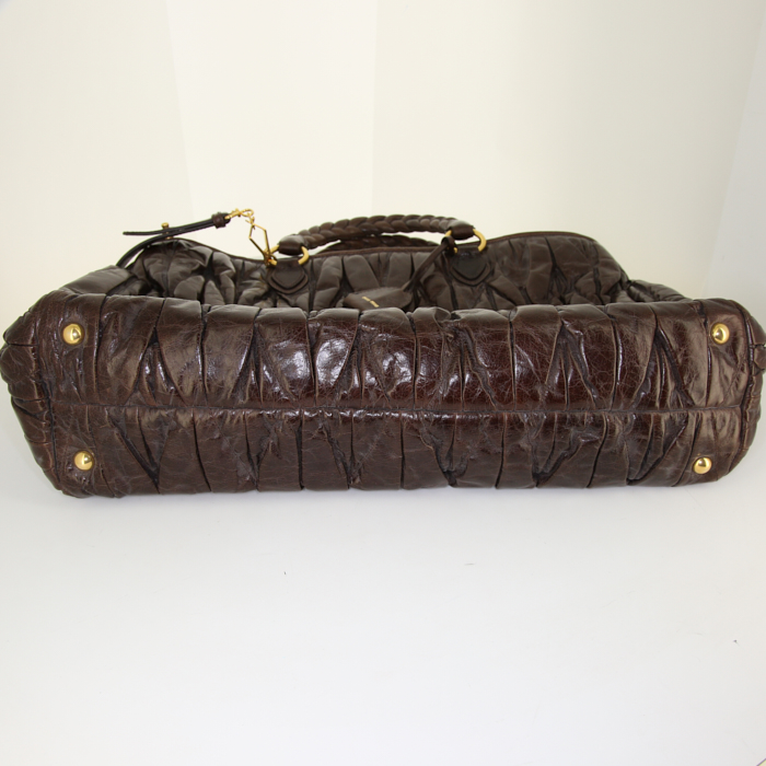 Sac à main Miu Miu Matelassé en cuir matelassé marron - Detail D5