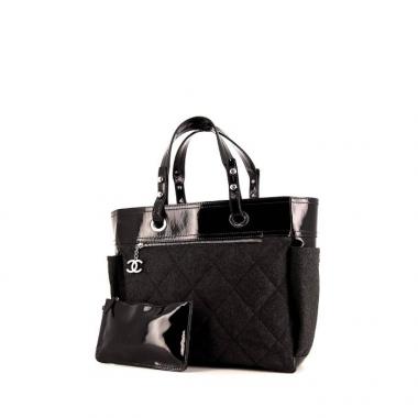 Sac cabas Chanel Paris-Biarritz en jersey matelassé gris et cuir vernis noir