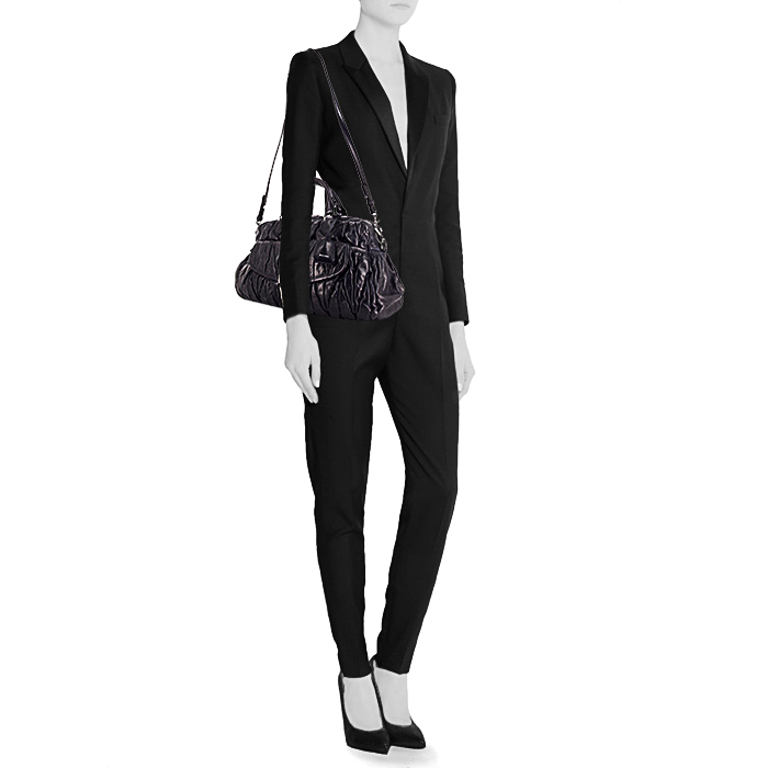 Miu Miu Matelassé bag in navy blue quilted leather - Detail D2