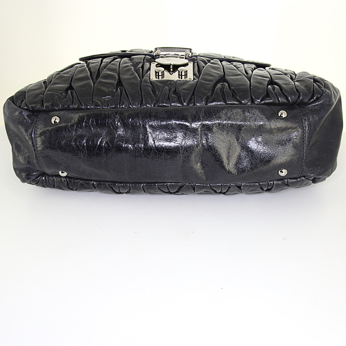 Bolso Miu Miu Matelassé en cuero acolchado azul marino - Detail D5