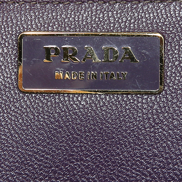 Bolso de mano Prada en cuero granulado rojo - Detail D3